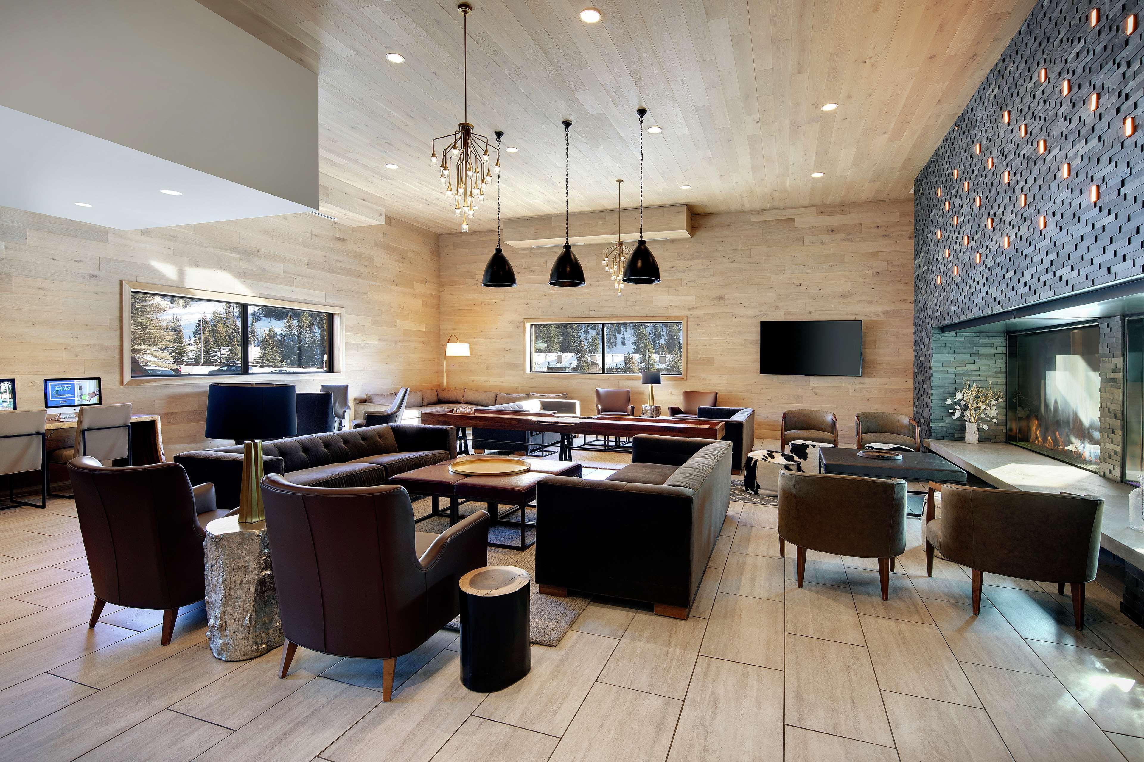 Highline Vail - A Doubletree By Hilton Hotell Exteriör bild