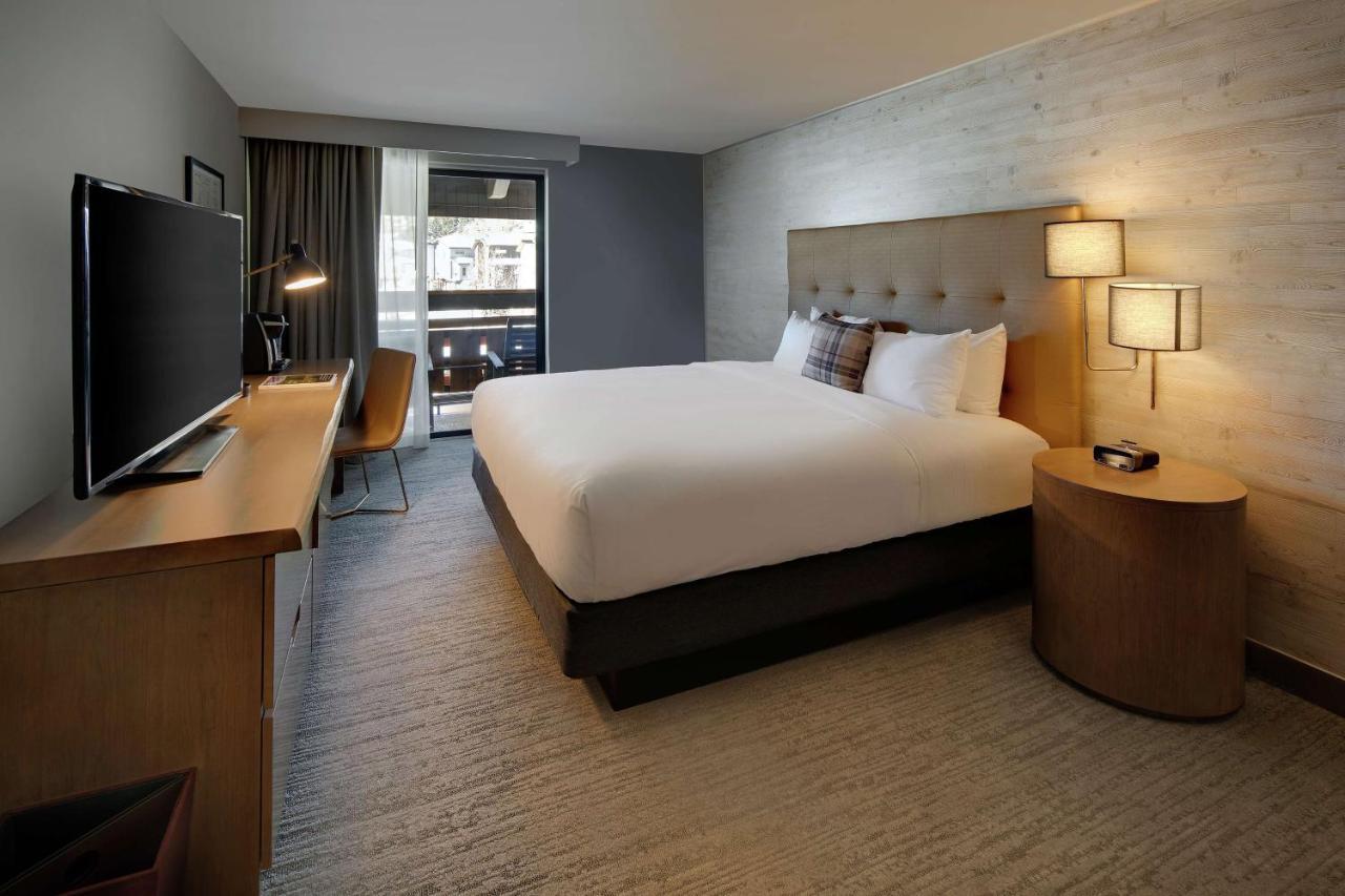Highline Vail - A Doubletree By Hilton Hotell Exteriör bild